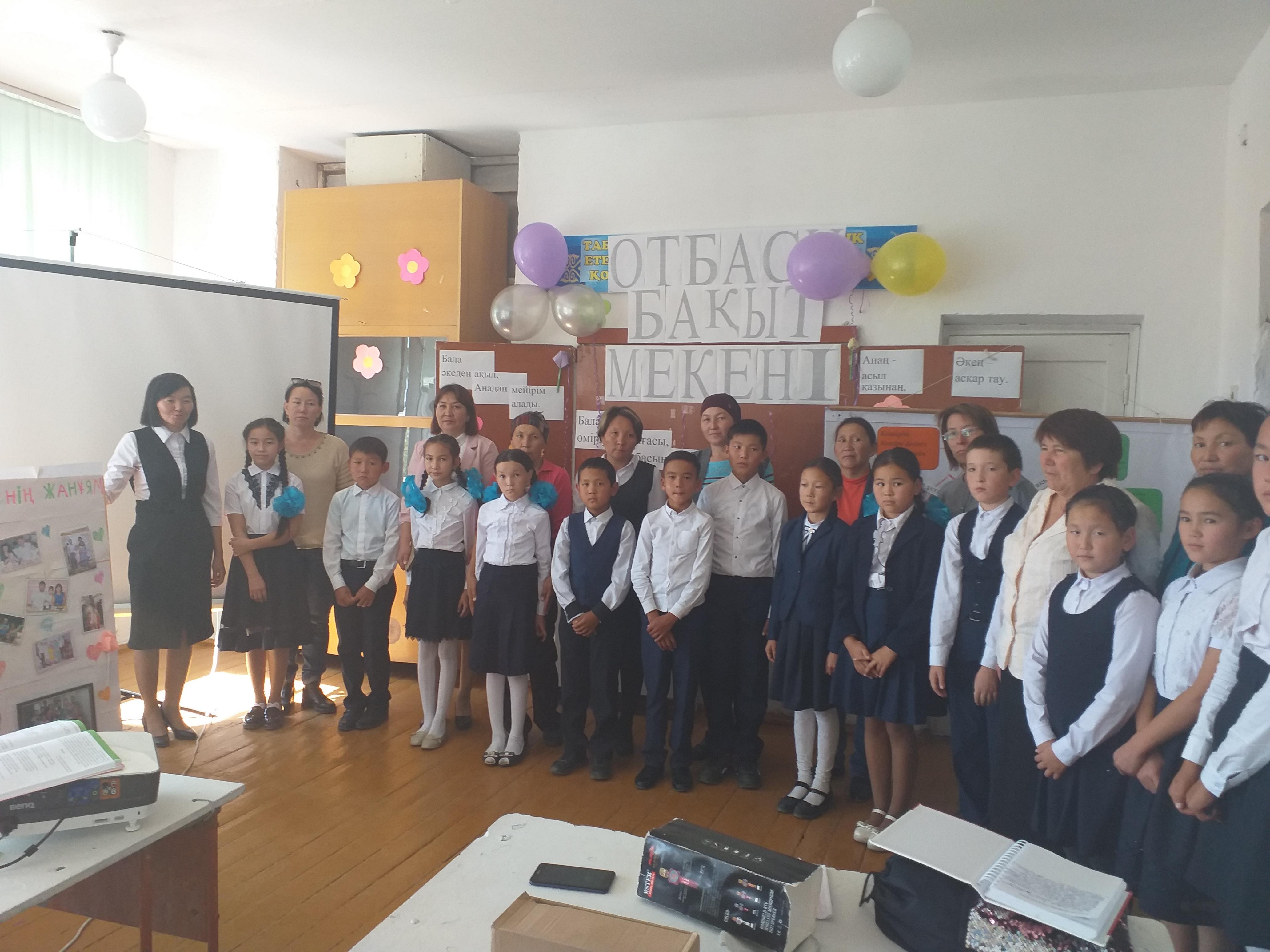 Отбасы - бақыт мекені атты тақырыпта ашық тәрбие сағаты өтті