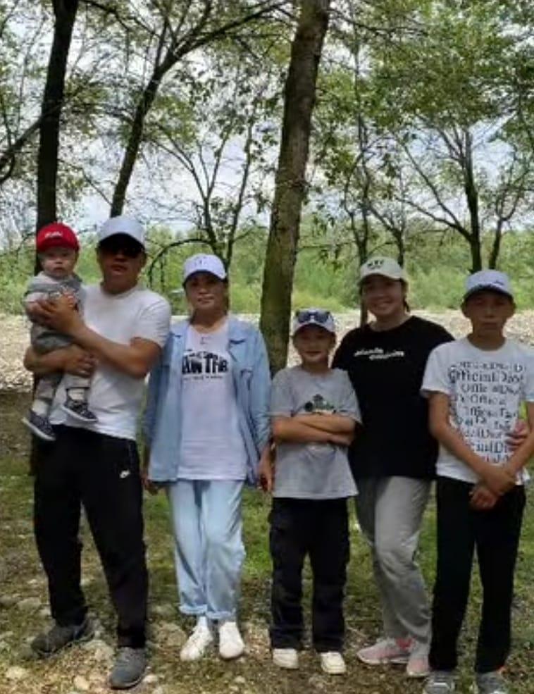 Отбасы күніне орай 6 сынып оқушысы Дүйсенғали Аслай отбасымен бірге бейнебаян түсірді.