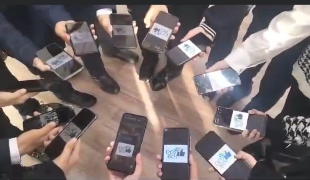Жаңатілеу орта мектебі бойынша "Дос бол LIKE" достық қолын ұсын акциясы аясында 8 сынып жетекшісі М.Саяхметованың ұйымдастыруымен "Көтеріңкі көңіл күй" тақырыбында бір-біріне жылы тілектерін айтты.