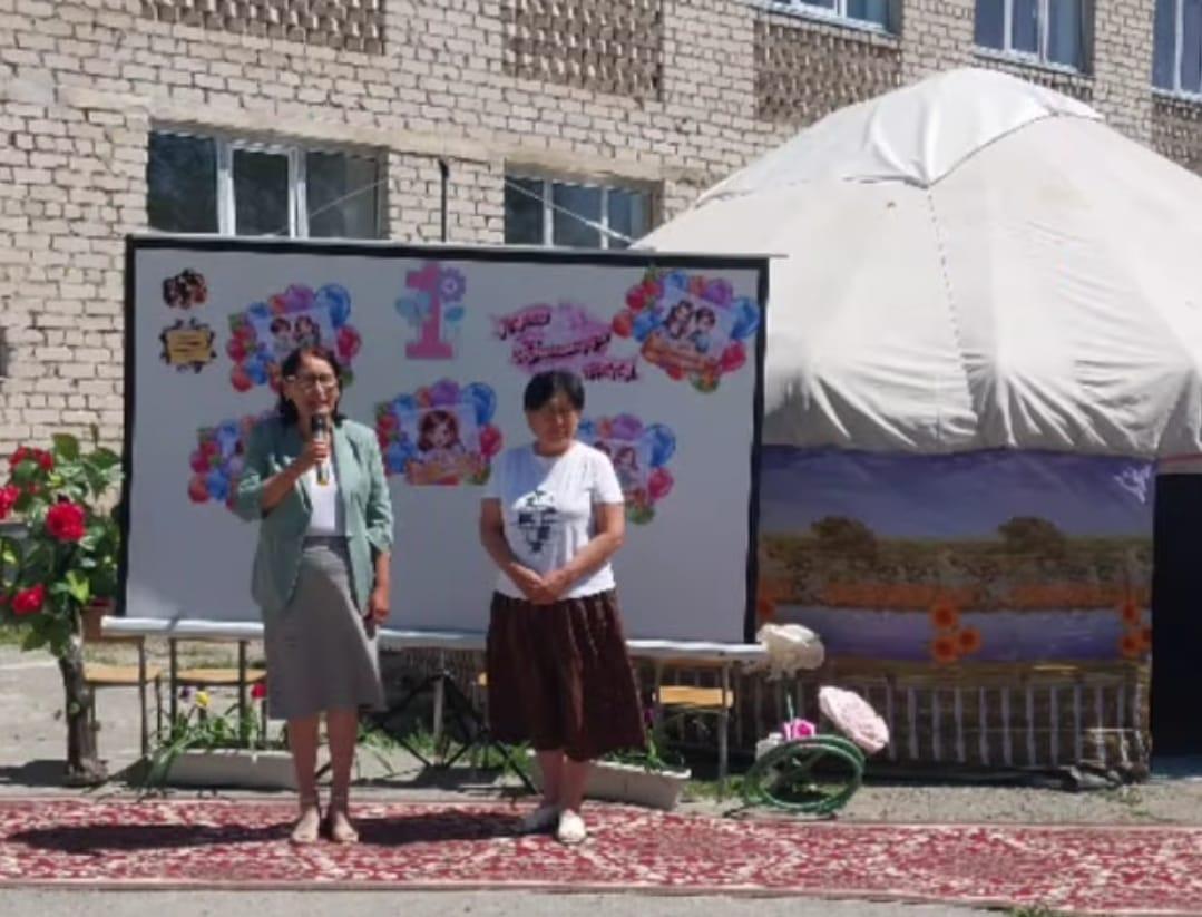 Жаңатілеу орта мектебі бойынша 1 маусым Балаларды қорғау күніне орай "Бақытты балалық шақ" атты мерекелік шара ұйымдастырылды. Ауылдық мәдениет үйімен бірлесіп ұлттық ойын түрлері өткізілді. Балаларға 120 дана балмұздақ және ойыншықтар таратылды.