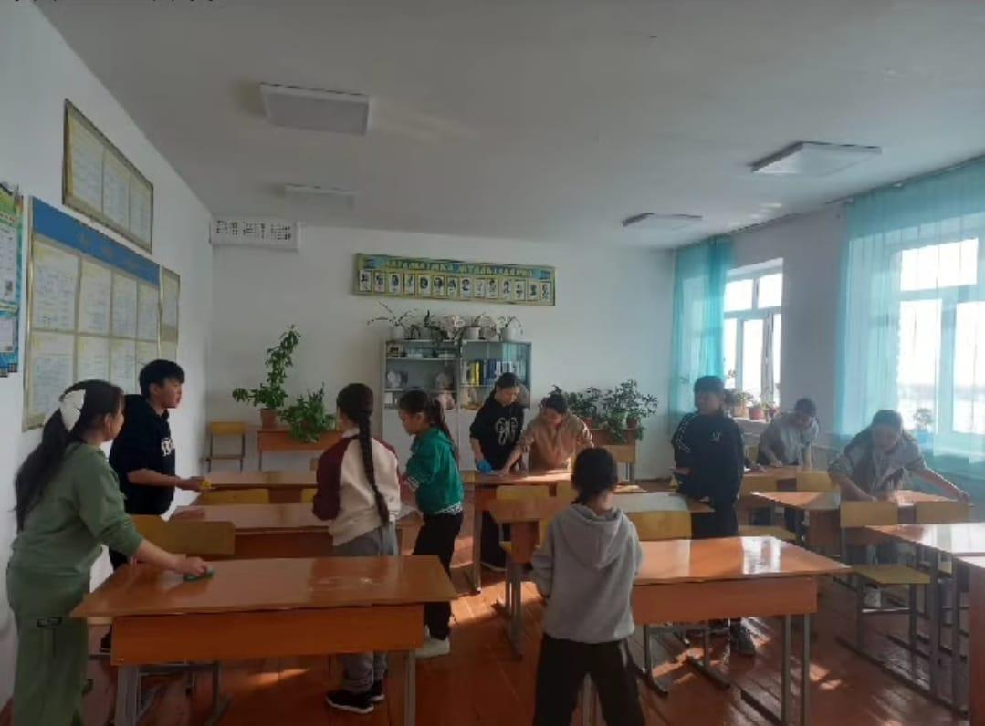 Жаңатілеу орта мектебі бойынша 7 ақпан күні Біртұтас тәрбие бағдарламасы аясында "Қағамдық мүлікті қорға!" жобасы негізінде мектеп оқушылары тазалық жұмыстарын жүргізді.