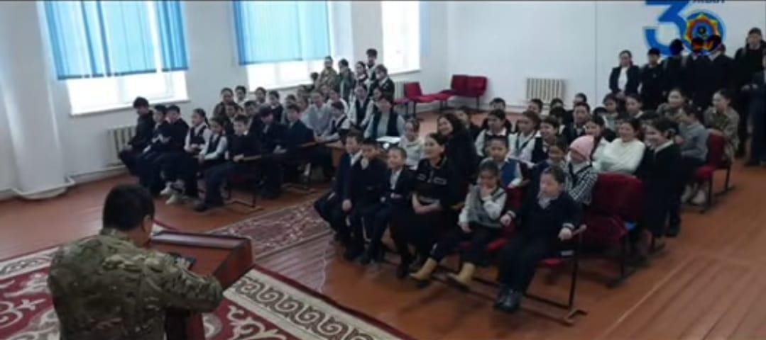 Жаңатілеу орта мектебі, МДШО КММ Ақсу аудандық төтенше жағдай қызметкері Азамат Қыдырмолдановпен өрт қауіпсіздігіне арналған іс-шара ұйымдастырылды.