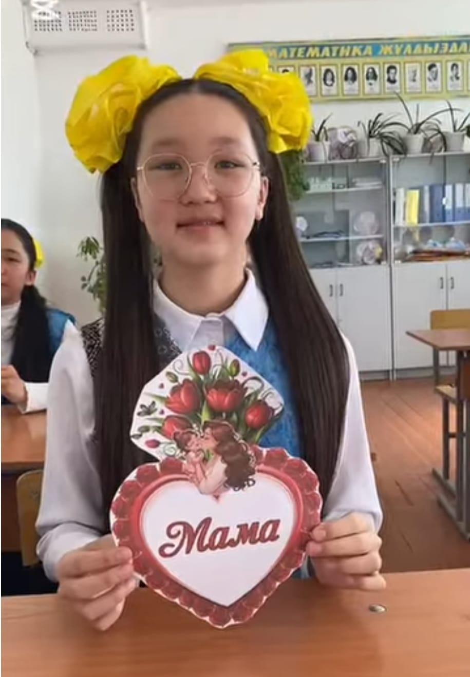 Жаңатілеу орта мектебі бойынша 8 наурыз халықаралық Аналар мерекесіне орай 6 сынып оқушылары аналарына құттықтау челленджін ұйымдастырды.