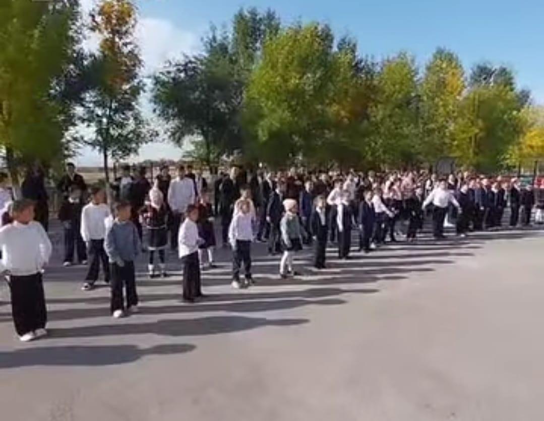 Жаңатілеу орта мектебінде әр сәрсенбі күні таңғы жаттығулар өткізіліп тұрады.